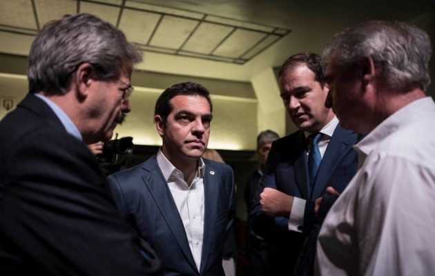 Τσίπρας σε σοσιαλιστές: Η διάκριση αριστεράς δεξιάς παραμένει κυρίαρχη διαφοροποίηση