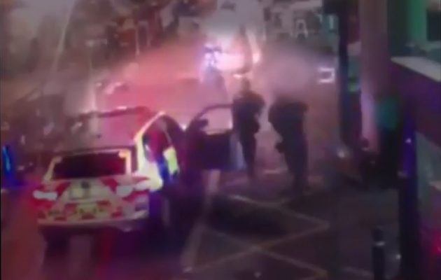 Δείτε σε βίντεο τη στιγμή που οι αστυνομικοί σκοτώνουν τους τζιχαντιστές στο Λονδίνο (βίντεο)