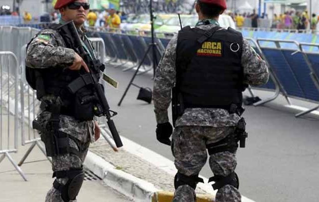 Βραζιλία: Συλλαμβάνονται 95 αστυνομικοί που πουλούσαν όπλα σε συμμορίες ναρκωτικών