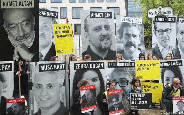 DW: Διεθνής κατακραυγή για συλλήψεις ακτιβιστών στην Τουρκία