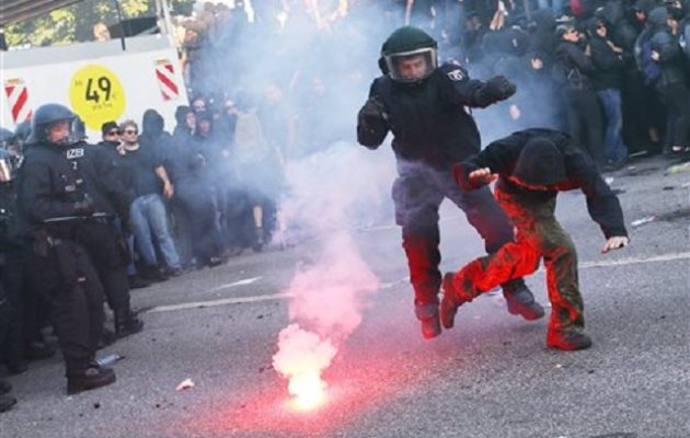 Συμβαίνουν και στη… Γερμανία: Αναζήτηση ευθυνών μετά το «όργιο βίας» στο Αμβούργο