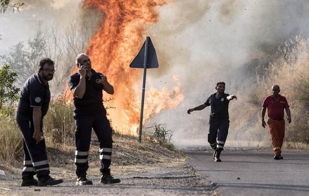 Φονικές πυρκαγιές στην Ιταλία – Δύο νεκροί στην Καλαβρία