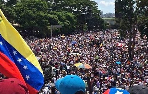 Βενεζουέλα: Αιματηρές εκλογές – Δυο νεκροί σε βίαιες διαδηλώσεις