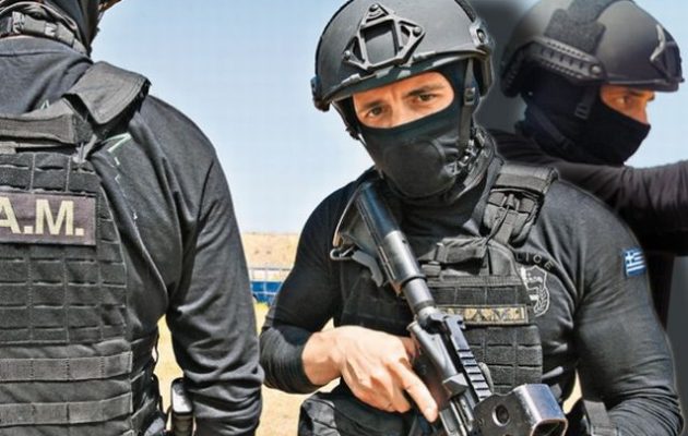 Σε «οχυρό» προστατεύονται οι «8» Τούρκοι αξιωματικοί – Ελεύθεροι σκοπευτές τους φυλάνε