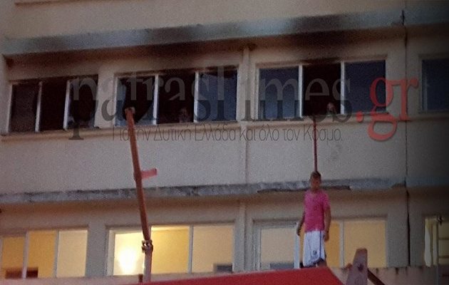 Φωτιά σε ξενοδοχείο στο Αίγιο – Υπάρχουν εγκλωβισμένοι