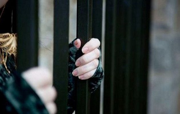40 χρόνια φυλακή στη μάνα  που βίαζε τους δύο γιους της