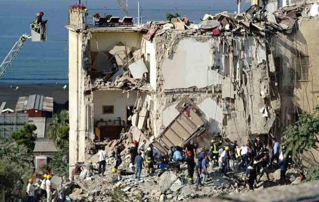 Ιταλία: Δύο νεκροί μετά από κατάρρευση κτιρίου – Έρευνες για 6 αγνοουμένους