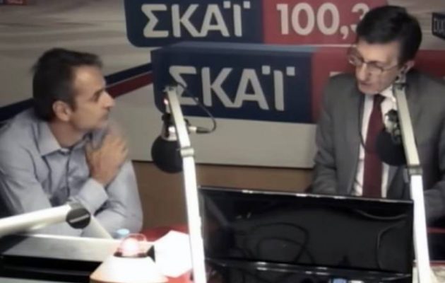 Επικός διασυρμός: Ο Μητσοτάκης δίνει «σκονάκι» με ερώτηση στον Πορτοσάλτε (βίντεο)