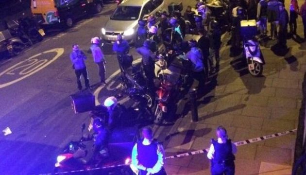 Κατηγορίες για 15 κακουργήματα σε 16χρονο που έριχνε οξύ σε μοτοσικλετιστές στο Λονδίνο