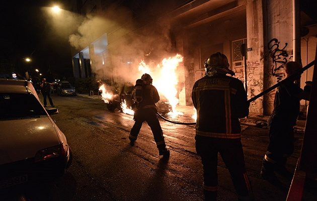 Ένταση στα Εξάρχεια: Επιθέσεις με μολότοφ σε διμοιρίες των ΜΑΤ