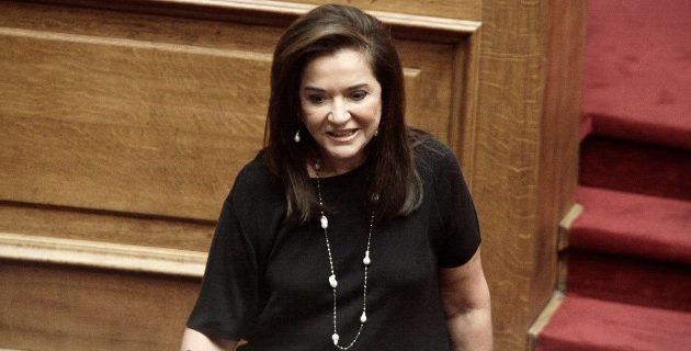 Η Ντόρα Μπακογιάννη εξηγεί γιατί δεν πήγε στο μνημόσυνο του πατέρα της