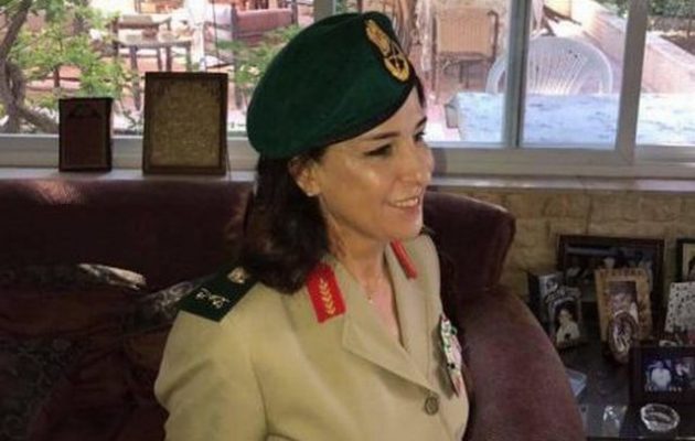 Ο στρατός της Συρίας προήγαγε την πρώτη γυναίκα στρατιωτικό στον βαθμό του Ταξίαρχου