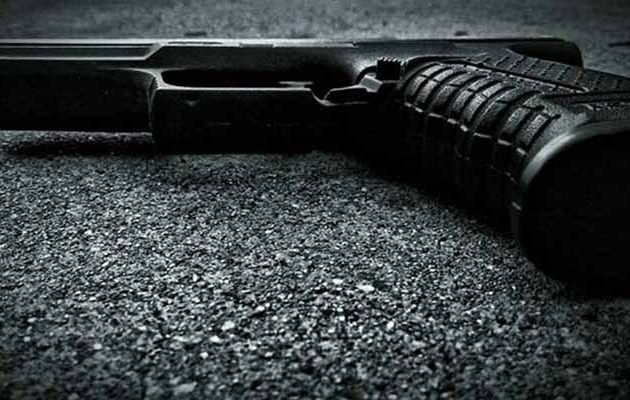 38χρονος κάθισε πάνω σε όπλο και πυροβόλησε τα γεννητικά του όργανα