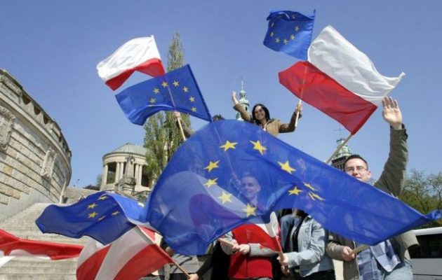 Η Ε.Ε. απειλεί την Πολωνία με στέρηση δικαιώματος ψήφου – Η Ουγγαρία στο πλευρό της Βαρσοβίας