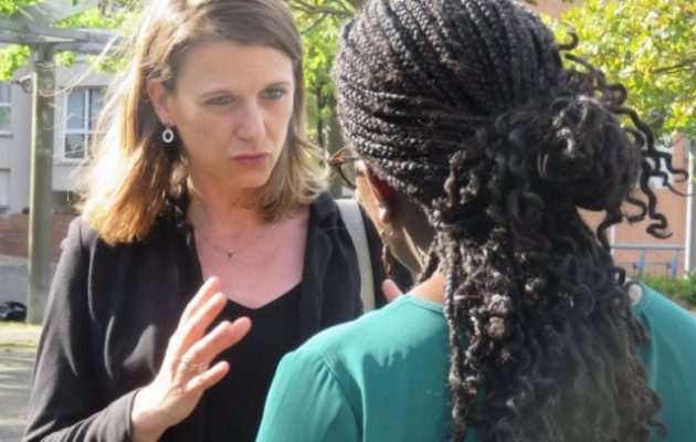 Άνδρας γρονθοκόπησε βουλευτίνα του Μακρόν ενώ μοίραζε φυλλάδια