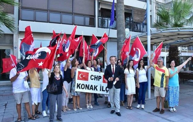 Τούρκοι εθνικιστές συγκεντρώθηκαν έξω από το ελληνικό προξενείο στη Σμύρνη