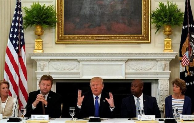 Τραμπ σε Γερουσιαστές: Πρώτα το νομοσχέδιο για την κοινωνική ασφάλιση και μετά οι διακοπές