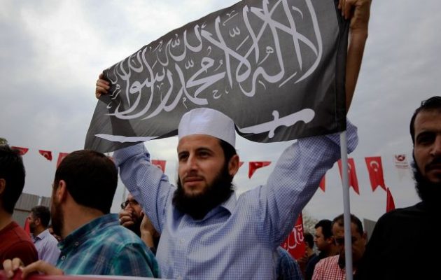 Γιοχάνες Χαν: “Η Τουρκία διαρκώς απομακρύνεται από την Ευρώπη”