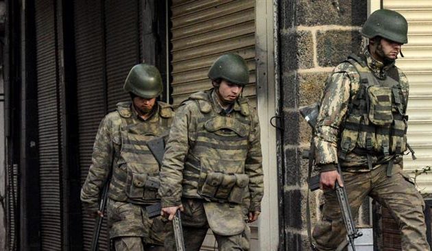 Πληθαίνουν οι Τούρκοι στρατιώτες με ψυχολογικά προβλήματα που αυτοκτονούν