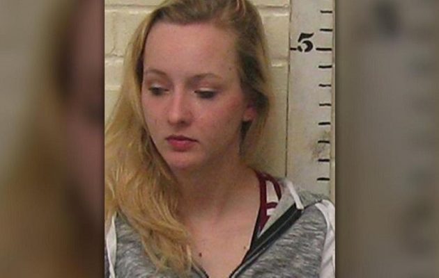 19χρονη κινδυνεύει με πολυετή φυλάκιση επειδή είπε ότι τη βίασαν τρεις μαύροι