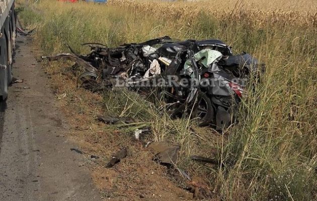 Θανατηφόρο τροχαίο μετά από σφοδρή σύγκρουση IX με δυο φορτηγά