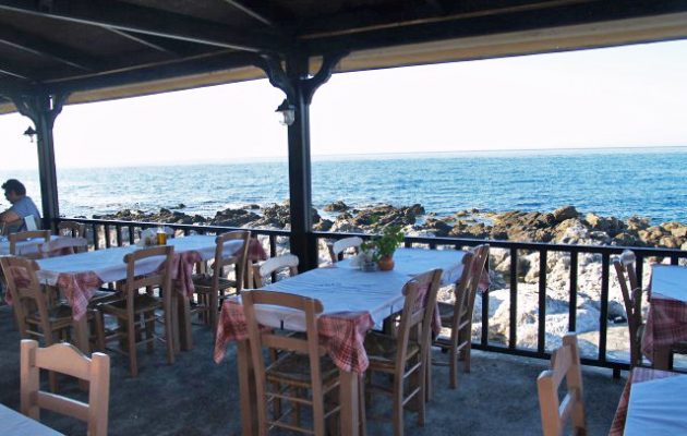 Πελάτης έφαγε χωρίς να πληρώσει και χαστούκισε την ιδιοκτήτρια ταβέρνας στην Κρήτη