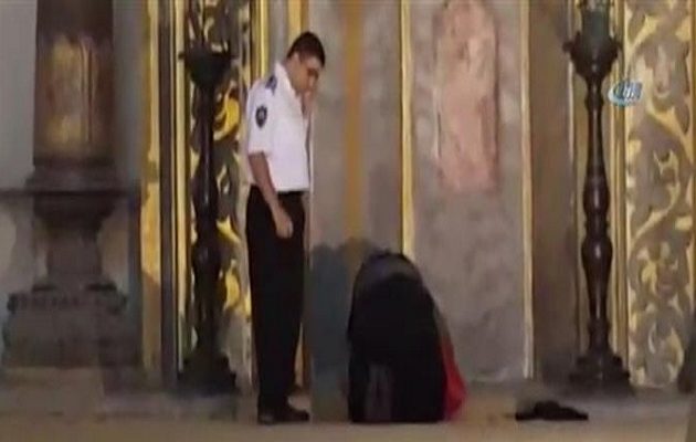Μουσουλμάνοι προσευχήθηκαν στην Αγία Σοφία: “Εδώ δεν είναι μουσείο, είναι τζαμί” (βίντεο)