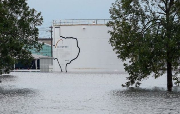 Δύο εκρήξεις σε εργοστάσιο στο Τέξας εξαιτίας της καταιγίδας Χάρβεϊ