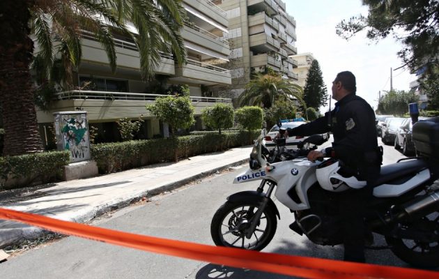 Φρίκη στην Πετρούπολη: Πατέρας ξυλοκόπησε την κόρη του και της έβαλε φωτιά