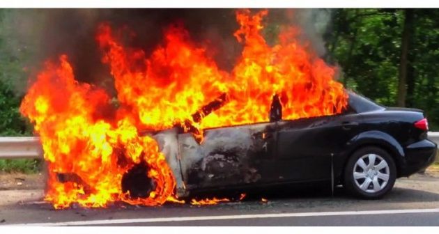 Πήρε φωτιά αυτοκίνητο από μπαταρία ηλεκτρονικού τσιγάρου