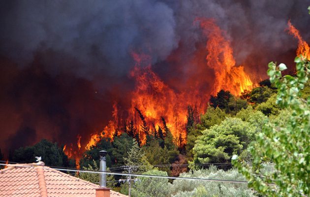 Ζάκυνθος: Για δεύτερη μέρα καίει η πυρκαγιά – Καταστράφηκαν σπίτια και καλλιέργειες