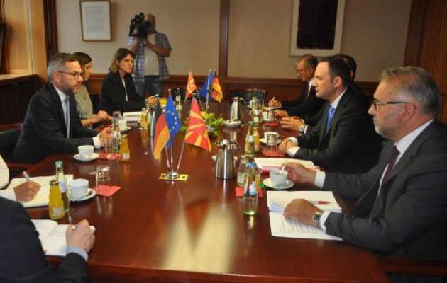 Ο Αλβανός αντιπρόεδρος των Σκοπίων υπονομεύει τη διαπραγμάτευση στο ονοματολογικό