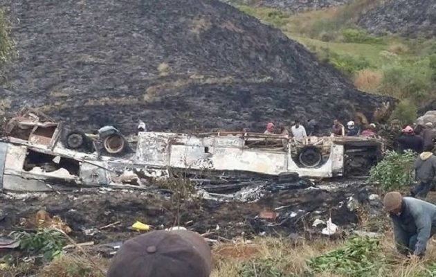 Tραγωδία στη Μαδαγασκάρη: 34 νεκροί από πτώση λεωφορείου σε χαράδρα