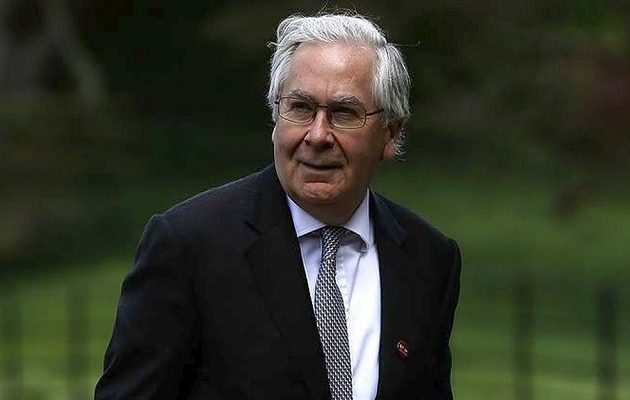 Βρετανός τραπεζίτης επιτέθηκε στον Σόιμπλε για την νομισματική ένωση