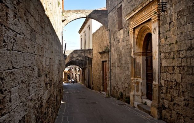 Γερμανοί αξίωσαν αποζημίωση για αγορά οικίας στη Ρόδο δίπλα σε οίκους ανοχής