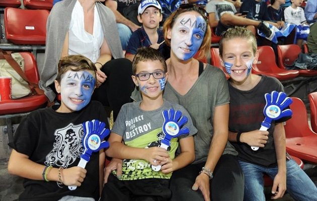 Η παιδική Κερκίδα ΟΠΑΠ βάφεται στα «γαλανόλευκα» – Τριακόσια δωρεάν διπλά εισιτήρια