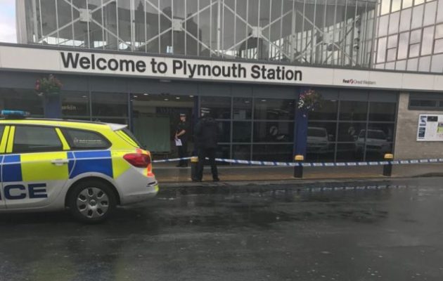 Άνδρας μαχαιρώθηκε στον σιδηροδρομικό σταθμό του Πλίμουθ