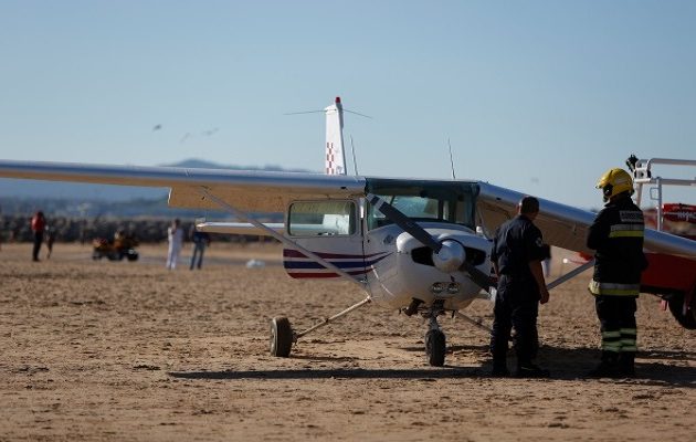 Με πολυετή φυλάκιση κινδυνεύουν οι πιλότοι που προσγείωσαν αεροσκάφος σε κατάμεστη παραλία