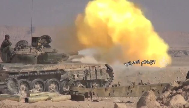 Το Ισλαμικό Κράτος υποχωρεί στην επαρχία Χομς ενώ βάλλεται από τον συριακό στρατό