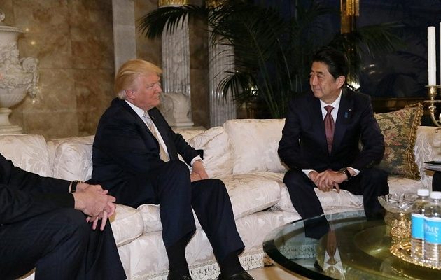 Τραμπ και Ιάπωνας πρωθυπουργός συμφώνησαν σε κοινή γραμμή κατά της Βόρειας Κορέας
