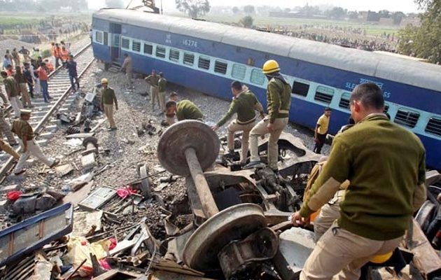 Πολύνεκρη μετωπική σύγκρουση τρένων στην Αλεξάνδρεια της Αιγύπτου