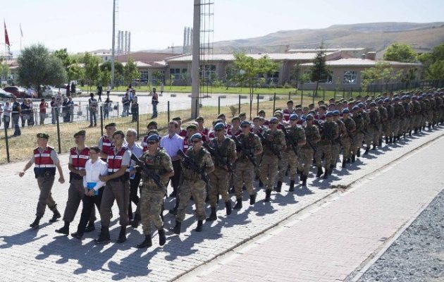 Ξεκίνησε στην Τουρκία η ομαδική δίκη 500 κατηγορουμένων ως πραξικοπηματιών