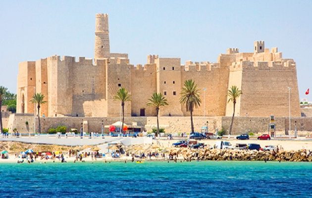 H Τυνησία στοχεύει σε 10 εκατ. τουρίστες μέχρι το 2020