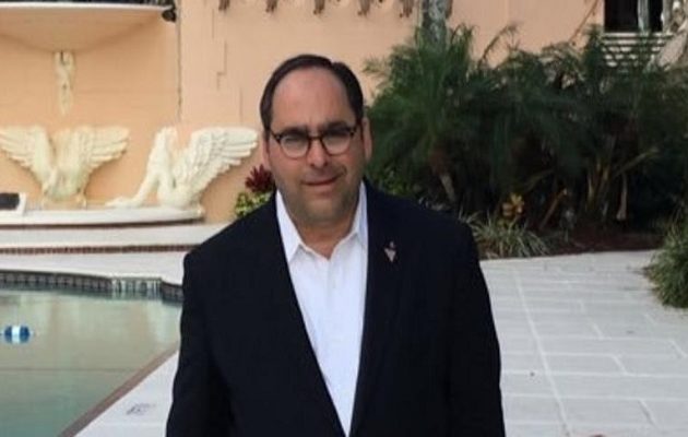 Αποχωρεί ο Έλληνας ομογενής Τζορτζ Τζιτζίκος από τον Λευκό Οίκο – Ποια θέση αναλαμβάνει