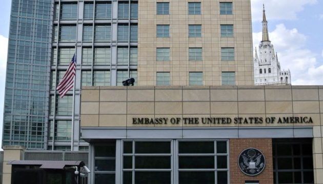 “Αντίποινα” της Αμερικανικής Πρεσβείας στη Μόσχα στη μείωση του προσωπικού της
