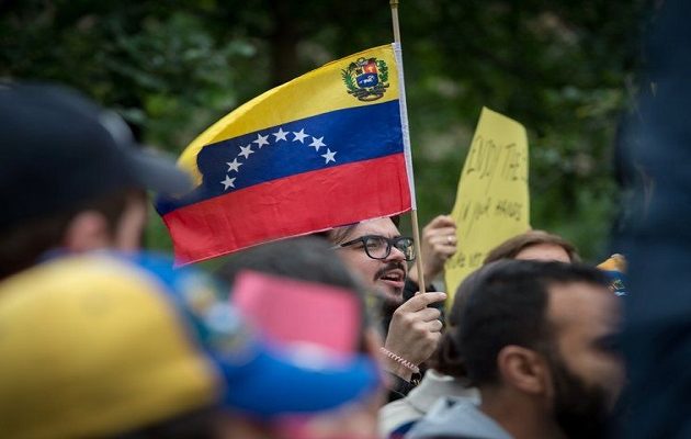 Καταρρέουν τα ομόλογα της Βενεζουέλας – Φόβοι για χρεοκοπία