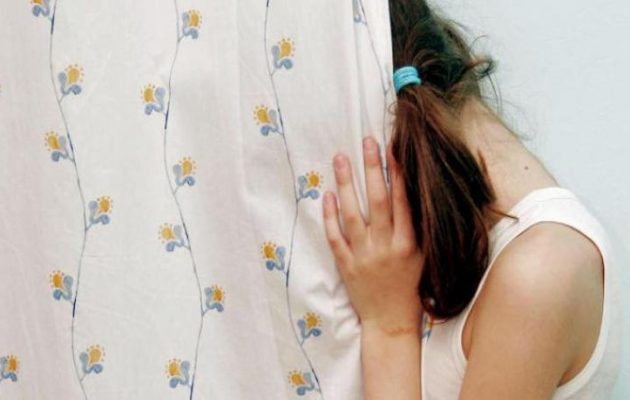 Πα-τέρας στην Κάλυμνο: Εξέδιδε την 14χρονη του κόρη για 5 ευρώ