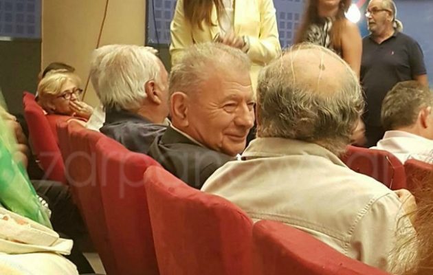 Ο Βαλυράκης του ΠΑΣΟΚ στην πρώτη γραμμή των ακροατών του Τσίπρα (φωτος)