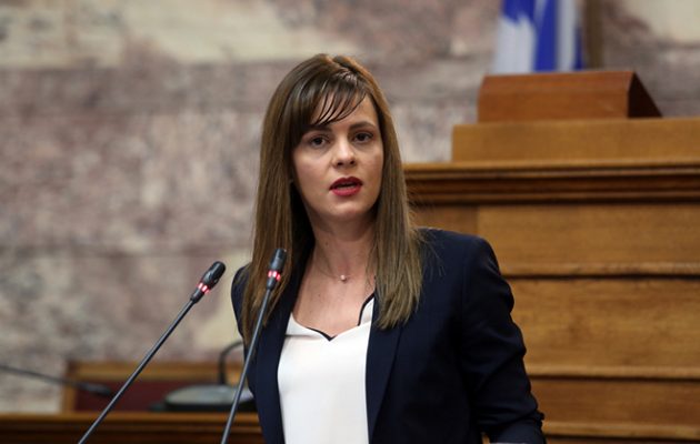 Αχτσιόγλου: Η Ελλάδα θα βγει καθαρά από τα μνημόνια – Αύξηση αμέσως του κατώτατου μισθού