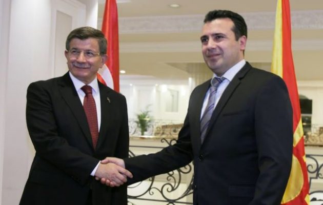 Ο Νταβούτογλου βγήκε από τον “πάγο” και πήγε με (ειδική;) αποστολή στα Σκόπια